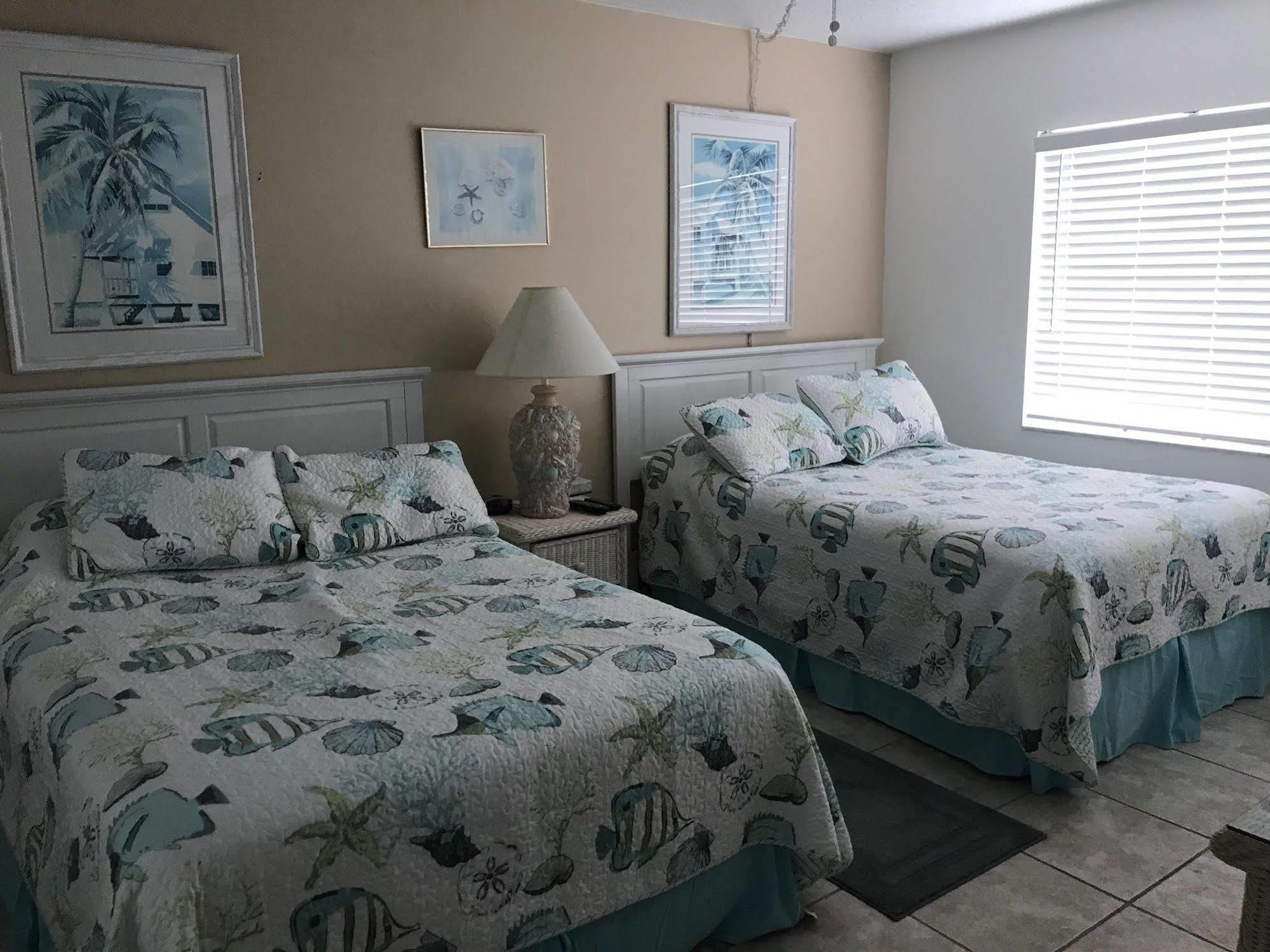 Coconuts Beach Resort Anna Maria Exterior photo