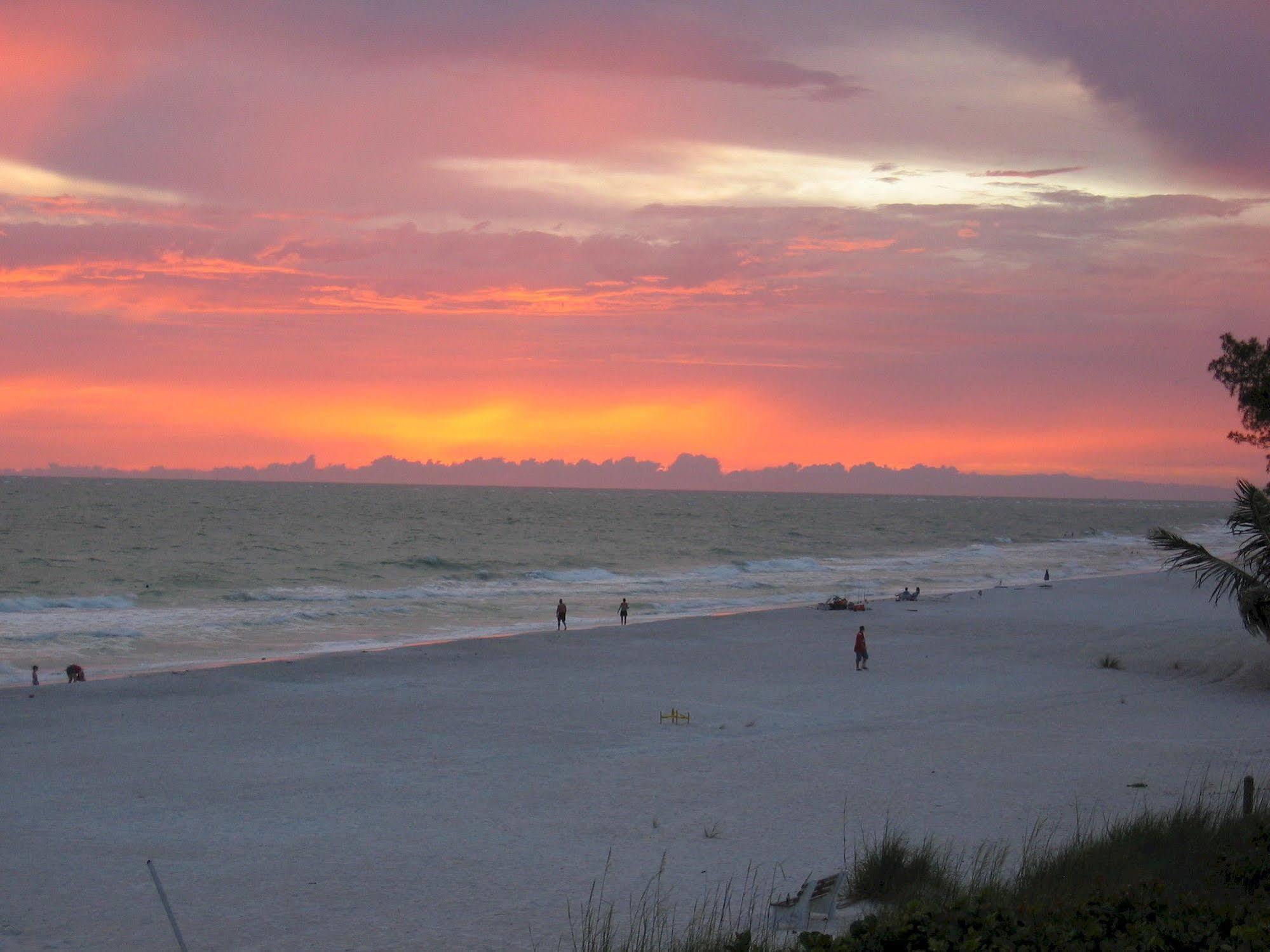 Coconuts Beach Resort Anna Maria Exterior photo