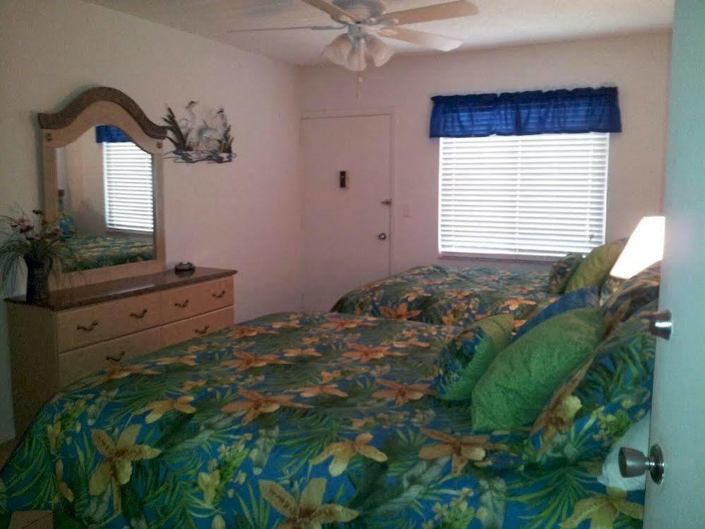 Coconuts Beach Resort Anna Maria Exterior photo